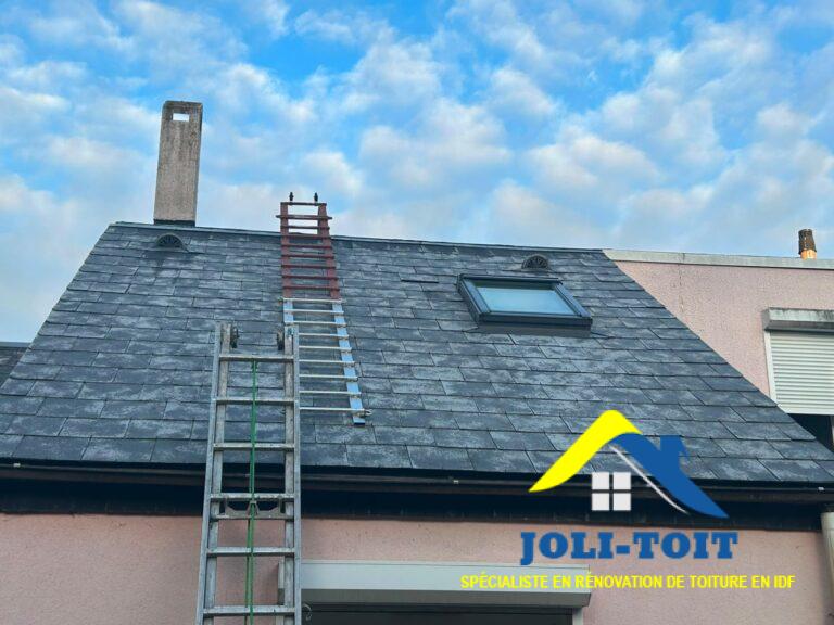 Toiture en fibrociment avant rénovation par résine colorée à Cergy